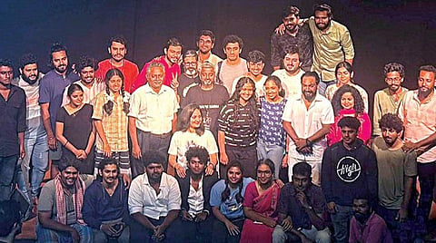 சென்னையில் தியேட்டர் மெரினா சார்பில் நடக்கும் டென் ஆலி நாடகத் திருவிழாவில் பங்கேற்ற கலைஞர்கள்.