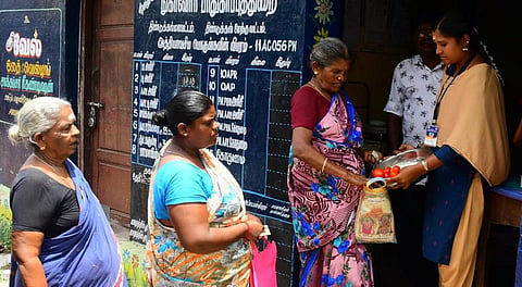 மகளிர் உரிமைத் திட்ட விண்ணப்ப பணி காரணமாக ‘ஒரே நாடு ஒரே குடும்ப அட்டை’ திட்டம் தற்காலிகமாக நிறுத்திவைப்பு