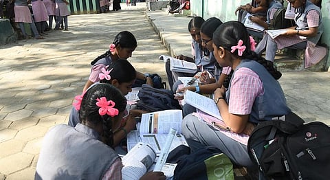 ‘பள்ளியில் பயிலாத குழந்தைகளின் பெற்றோர் பள்ளி மேலாண்மை குழுவில் இடம்பெறக் கூடாது’ - பள்ளிக்கல்வித் துறை