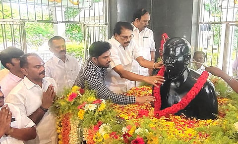 தமிழ்நாடு தினம் | விருதுநகரில் தியாகி சங்கரலிங்கனார் சிலைக்கு அரசு சார்பில் மரியாதை