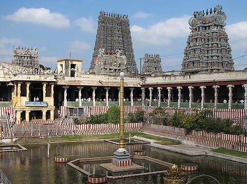 மதுரை மீனாட்சியம்மன் கோயில் சித்திரை வீதிகளில் வாகனங்களை அனுமதிக்கக் கோரிய மனு தள்ளுபடி