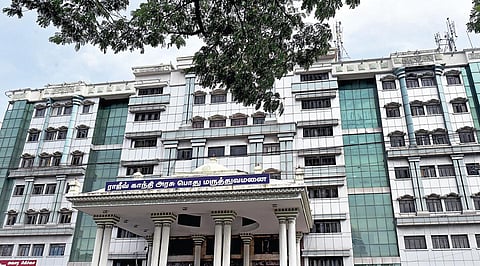 ராஜீவ்காந்தி அரசு பொது மருத்துவமனையில் குடிநீர் தட்டுப்பாடு: விலைக்கு தண்ணீர் வாங்கும் ஏழை நோயாளிகள்