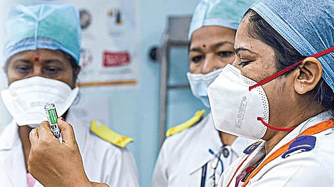 சுகாதாரத் துறை ஒப்பந்தப் பணி: மெத்தனத்தைக் கைவிடுமா அரசு?