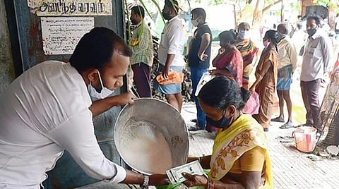 செறிவூட்டப்பட்ட அரிசி வழங்க தடை விதிக்க கோரி மனு - மத்திய, மாநில அரசுகள் பதில் அளிக்க ஐகோர்ட் உத்தரவு