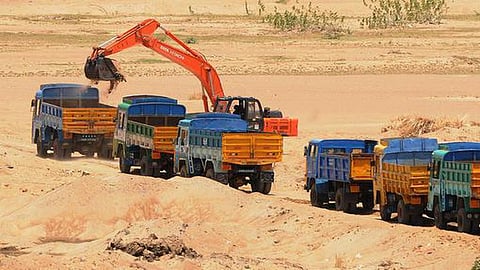 21 சோதனை சாவடிகளை உடனடியாக அகற்ற வேண்டும்: மணல் லாரி கூட்டமைப்பு கோரிக்கை