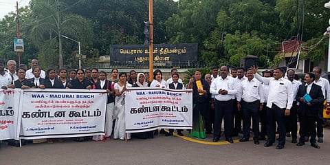 மணிப்பூர் கொடூரத்தைக் கண்டித்து மதுரையில் வழக்கறிஞர்கள் ஆர்ப்பாட்டம்