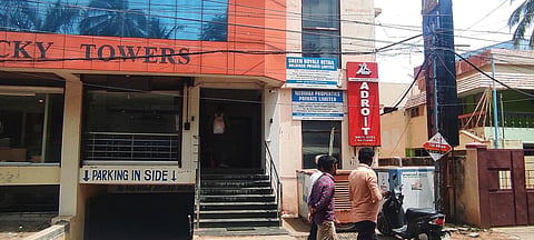 நியோ மேக்ஸ் நிறுவனத்தில் போலீஸ் சோதனை | படம்: எஸ்.கிருஷ்ணமூர்த்தி