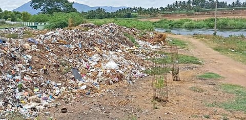 பவானி ஆற்றின் கரையில் 50 டன் குப்பை - மறு சுழற்சி செய்ய ‘மனது வைக்குமா’ மாவட்ட நிர்வாகம்?