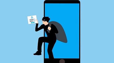 வங்கி பெயரில் லிங்க் அனுப்பி பண மோசடி நடைபெறுவதால் வாடிக்கையாளர்கள் விழிப்புடன் இருக்க போலீஸார் அறிவுரை