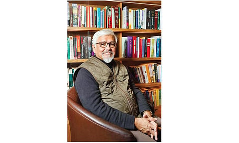 அமிதாவ் கோஷ் | படம்: Ivo van der Bent