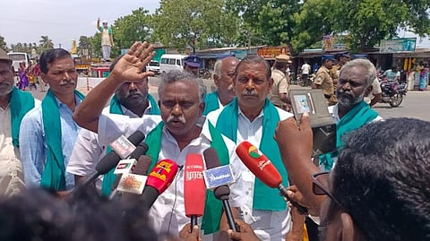 சேத்தியாத்தோப்பில் தமிழ்நாடு அனைத்து விவசாயிகள் சங்கங்களின் ஒருங்கிணைப்பு குழு தலைவர் பி ஆர் பாண்டியன் பேட்டியளித்தார்.