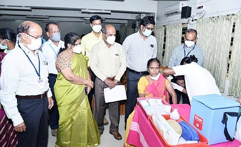விடுபட்டுள்ள 72 சதவீத பணியாளர்கள் ஹெபடைடிஸ்-பி தடுப்பூசி செலுத்தி கொள்ள பொது சுகாதாரத்துறை அறிவுறுத்தல்