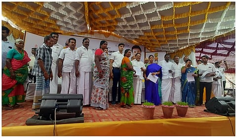 தருமபுரியில் நடந்த ஆடிப்பெருக்கு விழாவில் சுற்றுலாத்துறை அமைச்சர் கா. ராமச்சந்திரன் நலத்திட்ட உதவிகளை வழங்கினார்