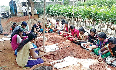 சூழல் காப்பது மாணவர்கள் கடமை
