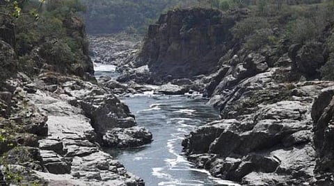கர்நாடகாவில் காவிரி பாயும் மேகேதாட்டுப் பகுதி.