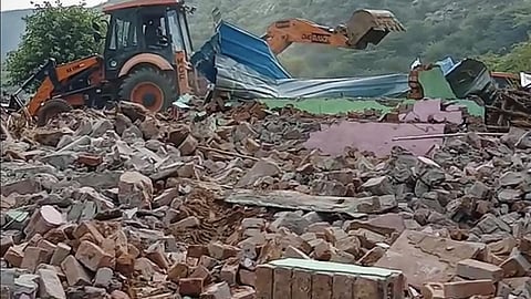 ஹரியாணாவில் தொடரும் புல்டோசர் நடவடிக்கை: 3-வது நாளில் 20+ கடைகள் இடிப்பு