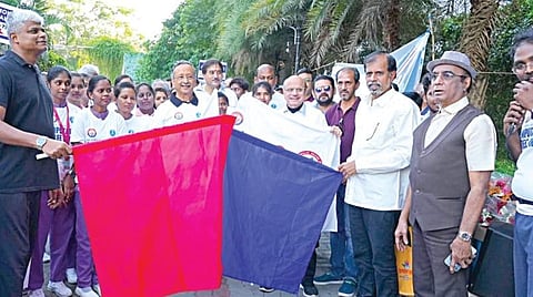 கால் இழப்பை தடுப்பதை வலியுறுத்தி, சென்னை சேத்துப்பட்டில் உள்ள சுற்றுச்சூழல் பூங்காவில் வாக்கத்தான் நடைபெற்றது. இதில், சென்னை உயர் நீதிமன்ற நீதிபதி சி.சரவணன், சென்னை வாஸ்குலர் வெல்ஃபர் சொசைட்டி தலைவர் மருத்துவர் ராஜராஜன் வெங்கடேசன், திரைப்பட இயக்குநர் ஆர்.கே.செல்வமணி உள்ளிட்டோர் பங்கேற்றனர்.