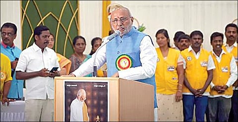 திருப்பூரில் நடைபெற்ற உலக சமுதாய சேவா சங்க கிராம சேவை திட்ட தொடக்க விழாவில் பேசிய ஜார்க்கண்ட் மாநில ஆளுநர் சி.பி.ராதா கிருஷ்ணன். படம்: எம்.நாகராஜன்