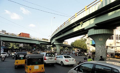 மெட்ரோ ரயில் திட்ட பணிக்காக 2 மேம்பாலங்களை இடிக்க முடிவு