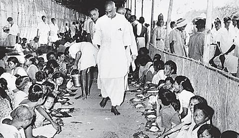 சுதந்திர சுடர்கள்: மகத்தான மதிய உணவுத் திட்டம்