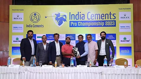 இந்தியா சிமெண்ட்ஸ் புரோ சாம்பியன்ஷிப் கோல்ஃப் போட்டிக்கான கோப்பை அறிமுக நிகழ்ச்சியில் பங்கேற்றவர்கள்.