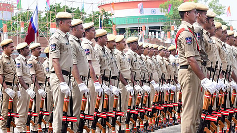 954 காவல் அதிகாரிக்கு குடியரசு தலைவர் பதக்கம்