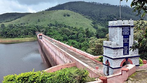 முல்லைப் பெரியாறு அணையை பலப்படுத்தக் கோரிய மனுக்களை தள்ளுபடி செய்தது ஐகோர்ட்