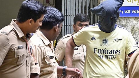 ஓடும் ரயிலில் உயர் அதிகாரி உட்பட 4 பேரை சுட்டுக் கொன்ற ஆர்பிஎப் வீரர் பணிநீக்கம்