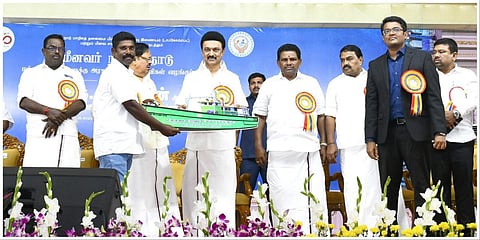 ராமநாதபுரத்தில் நடந்த மீனவர் நல மாநாட்டில் பயனாளிகளுக்கு நலத்திட்ட உதவிகளை முதல்வர் ஸ்டாலின் வழங்கினார்