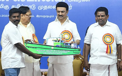 ரூ.927 கோடியில் மீனவர் நலனுக்கு 10 அறிவிப்புகள் - ராமேசுவரம் அருகே முதல்வர் ஸ்டாலின் வெளியிட்டார்