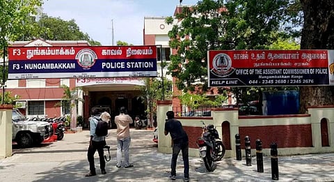 ரெட் ஜெயன்ட் மூவிஸ் நிறுவனத்தில் வேலை பார்ப்பதாக கூறி பணம் கேட்டு மிரட்டிய 7 பேர் கைது