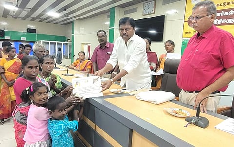 “எங்களுக்கு எதிராக மத்திய அரசு செயல்படுகிறது” - கட்டுமானத் தொழிலாளர் நல வாரியம் குற்றச்சாட்டு