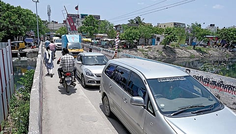 ஈசிஆருக்கும் ஓஎம்ஆருக்கும் வாய்க்கா தகராறா? - விரிவாக்கப்படாத பக்கிங்காம் தரைப்பாலம்