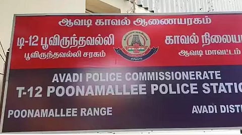 பூந்தமல்லி அருகே சாலையோரம் கிடந்த பச்சிளம் பெண் குழந்தை மீட்பு