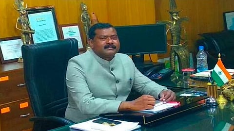 சத்தீஸ்கரில் விருப்ப ஓய்வு பெற்ற ஐஏஎஸ் அதிகாரி பாஜகவில் இணைந்தார்: சட்டப்பேரவை தேர்தலில் போட்டியிட திட்டம்
