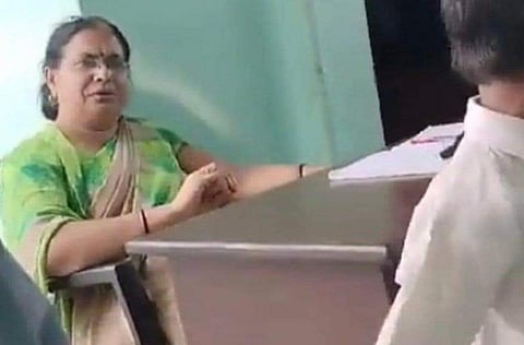 உ.பி. பள்ளி ஆசிரியை மீது வழக்குப் பதிய தேசிய குழந்தை உரிமைகள் பாதுகாப்பு ஆணையம் உத்தரவு