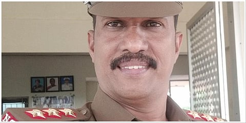 தேசிய நல்லாசிரியர் விருதுக்கு தேர்வு செய்யப்பட்டுள்ள அலங்காநல்லூர் அரசு ஆண்கள் மேல்நிலைப்பள்ளி உடற்கல்வி ஆசிரியர் டி.காட்வின் வேதநாயகம் ராஜ்குமார்