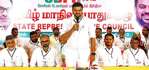 திருச்சியில் நேற்று நடைபெற்ற எஸ்டிபிஐ கட்சியின் மாநில பொதுக்குழுக் கூட்டத்தில் பேசிய கட்சியின் மாநிலத் தலைவர் நெல்லை முபாரக்.படம்: ர.செல்வமுத்துகுமார்