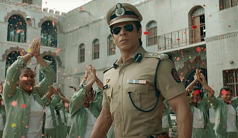 போலீஸ் மகன்.. ஆக்ரோஷமான அப்பா - ஷாருக்கானின் ‘ஜவான்’ ட்ரெய்லர் எப்படி?