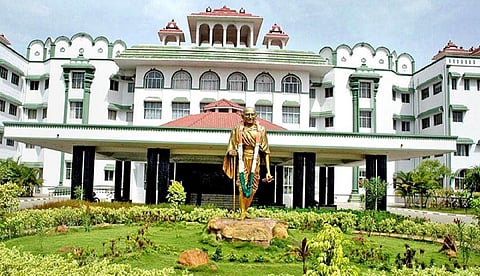 போலி தமிழ்வழி கல்விச் சான்றிதழ் குறித்து அனைத்து பல்கலை.களிலும் விசாரணை நடத்தலாம்: நீதிமன்றம் அறிவுறுத்தல்