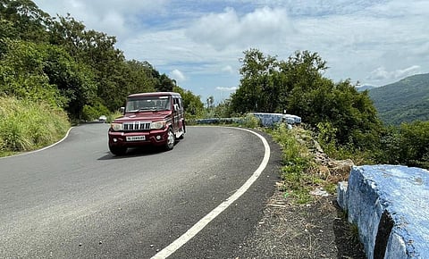 தடுப்புச் சுவர் இல்லாத பள்ளத்தாக்குகள் - கொடைக்கானல் மலையில் பயணிகள் ‘திக் திக்’ பயணம்!