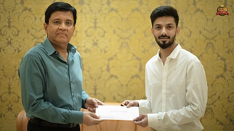 ரஜினி, நெல்சனை தொடர்ந்து அனிருத்துக்கு செக் வழங்கிய கலாநிதி மாறன்!
