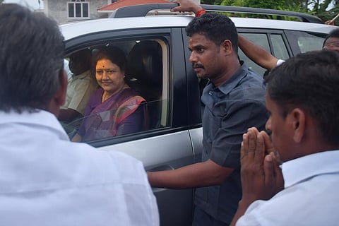 சிறையில் சொகுசு வசதி வழக்கு | சசிகலாவுக்கு ஜாமீனில் வரமுடியாத பிடிவாரன்ட் - பெங்களூரு லோக் ஆயுக்தா நீதிமன்றம் உத்தரவு
