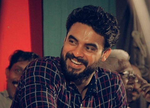 நடிகர் டோவினோ தாமஸ் காயம்