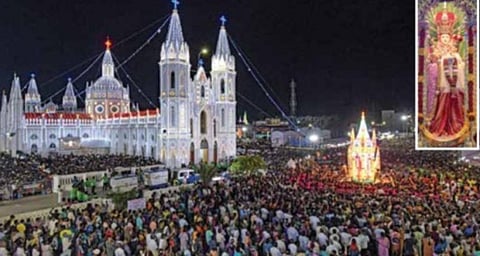 வேளாங்கண்ணி பேராலய ஆண்டு பெருவிழாவையொட்டி நேற்றிரவு நடைபெற்ற பெரிய தேர் பவனி. (உள்படம்) புனித ஆரோக்கிய மாதா. படங்கள்: ஆர்.வெங்கடேஷ்