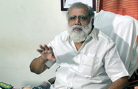 அமைச்சர் ஐ.பெரியசாமி, முன்னாள் அமைச்சர் பா.வளர்மதிக்கு எதிராக உயர் நீதிமன்ற நீதிபதி தாமாக முன்வந்து வழக்கு