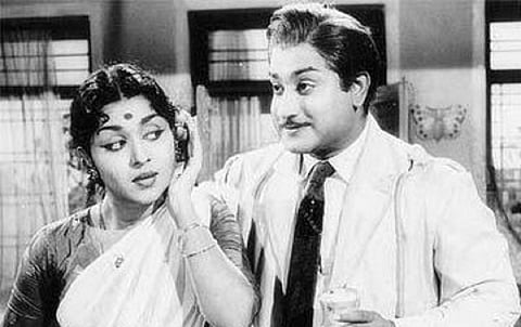 பாலும் பழமும்: நான் பேச நினைப்பதெல்லாம் நீ பேச வேண்டும்...