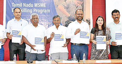 மின்சார வாகனங்களுக்கான உலகளாவிய கேந்திரமாக தமிழகத்தை மாற்றும் திறன் மேம்பாட்டு பயிலரங்கு கோவையில் நேற்று நடைபெற்றது. இதில் பங்கேற்ற எம்எஸ்எம்இ தொழில்துறையினர். படம்: ஜெ.மனோகரன்