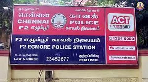 எழும்பூரில் தனியார் பேச்சு பயிற்சி பள்ளியில் 3 வயது குழந்தையின் கை, கால்கள் கட்டிப்போட்டு பயிற்சி: புகாரின் பேரில் போலீஸார் விசாரணை