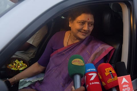 அதிமுக ஒருங்கிணைப்பு சாத்தியம் - வி.கே.சசிகலா நம்பிக்கை